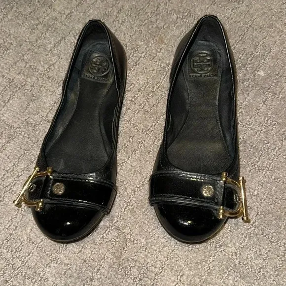 Tory Burch NOEL buckle black flats, size 6. EUC.