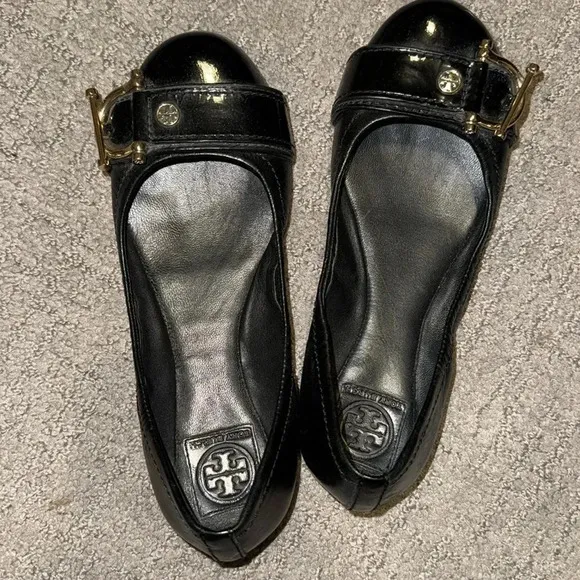 Tory Burch NOEL buckle black flats, size 6. EUC.