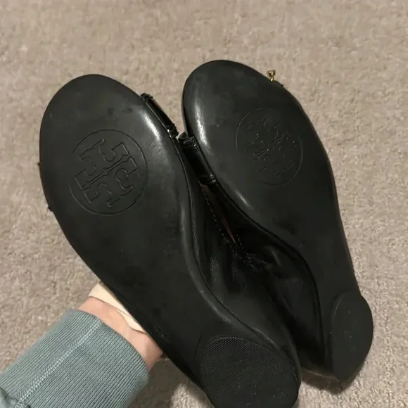 Tory Burch NOEL buckle black flats, size 6. EUC.