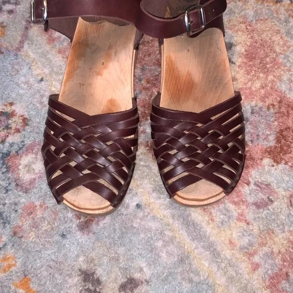 TROENTORPS of Sweden Brown Woven Leather Peep Toe Wooded Clog Sandals 36 (6)