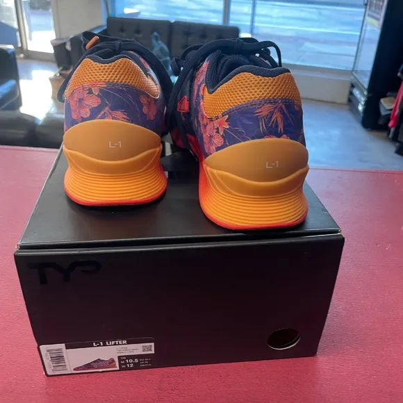 Tyr L-1 Floral Lifter Mens 10.5 / Women's 12 - New in box