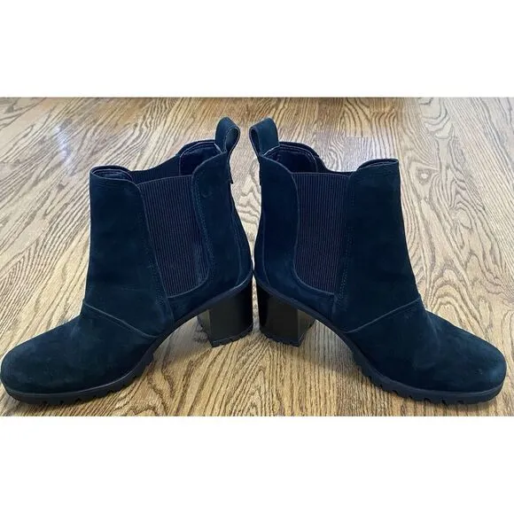 UGG &quot;HAZEL&quot; BLACK SUEDE‎ LUG SOLE BOOTS IN SIZE US 12 / EU 43 ($250.00 RETAIL)