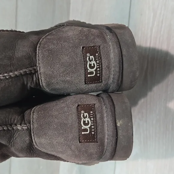 Ugg Australia 5825 Brown Suede Boots Sheepskin Sz 9