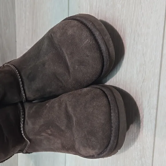 Ugg Australia 5825 Brown Suede Boots Sheepskin Sz 9