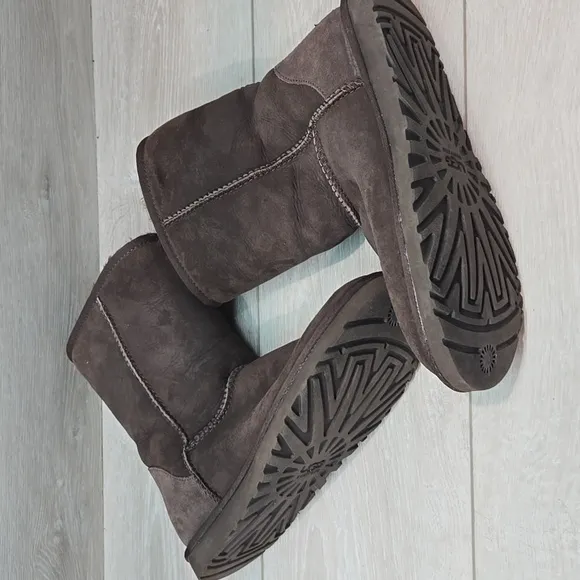 Ugg Australia 5825 Brown Suede Boots Sheepskin Sz 9