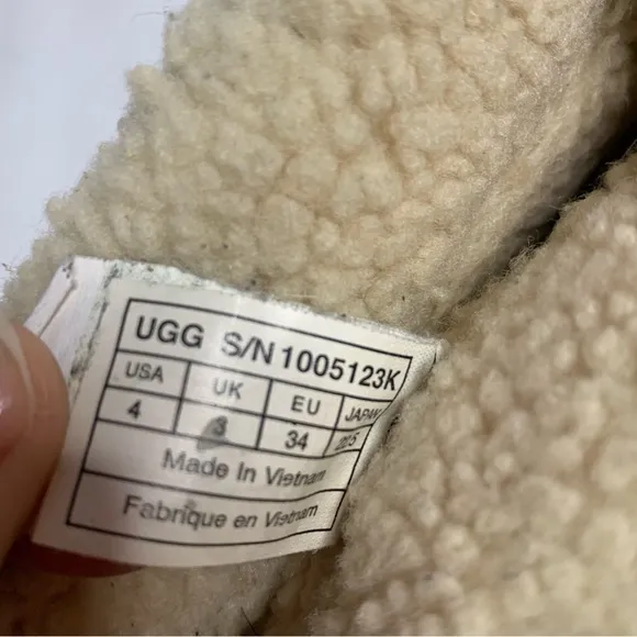 Ugg Australia Boots Callie Chestnut Suede Sheepskin 1005123K Youth SZ 4