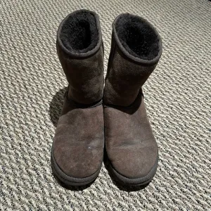 Ugg Australia classic short chocolate brown boots