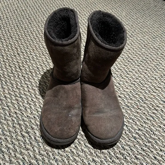 Ugg Australia classic short chocolate brown boots