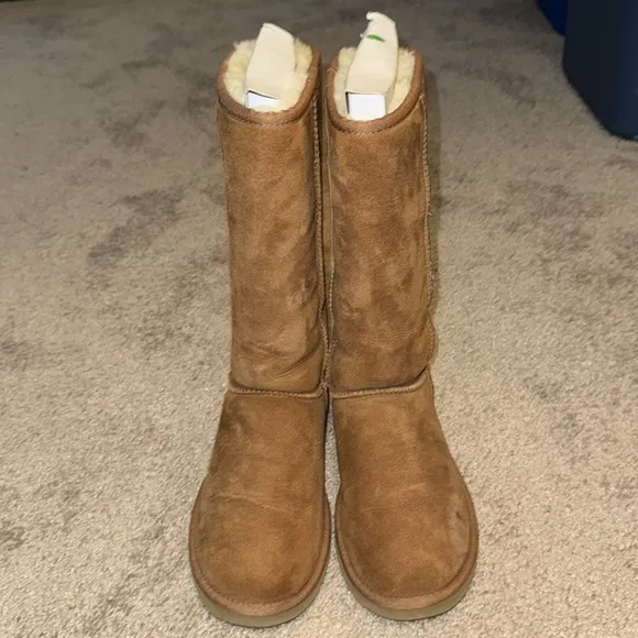 UGG Australia Classic Tall Boots Size 8 Color Chestnut