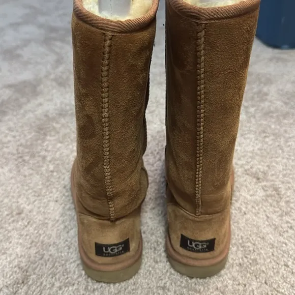 UGG Australia Classic Tall Boots Size 8 Color Chestnut
