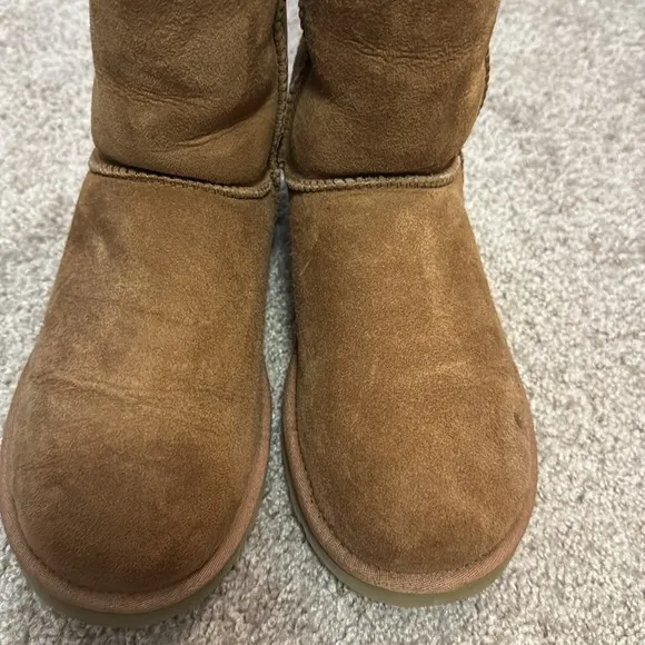 UGG Australia Classic Tall Boots Size 8 Color Chestnut