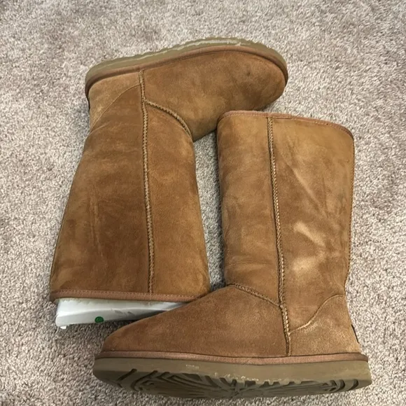 UGG Australia Classic Tall Boots Size 8 Color Chestnut