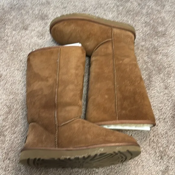 UGG Australia Classic Tall Boots Size 8 Color Chestnut