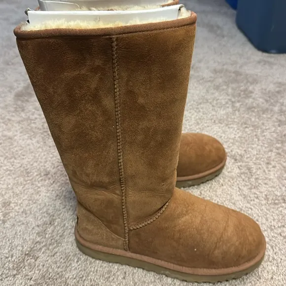 UGG Australia Classic Tall Boots Size 8 Color Chestnut