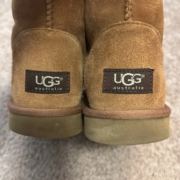 UGG Australia Classic Tall Boots Size 8 Color Chestnut
