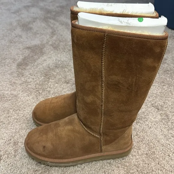 UGG Australia Classic Tall Boots Size 8 Color Chestnut