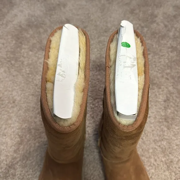 UGG Australia Classic Tall Boots Size 8 Color Chestnut