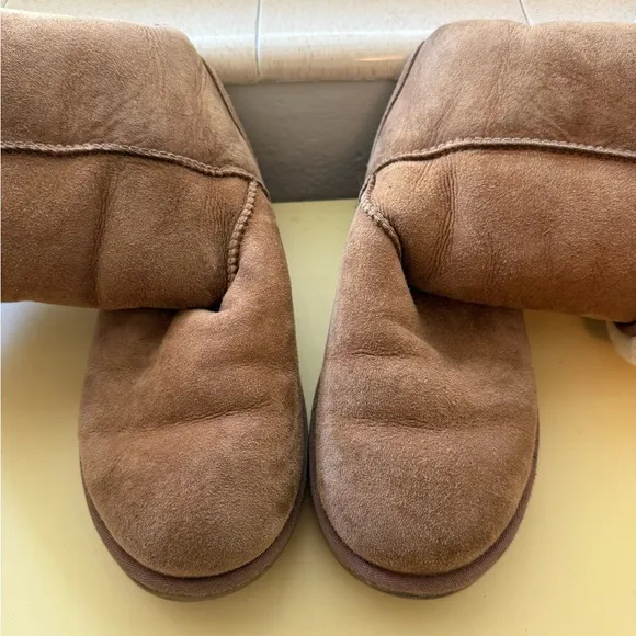 UGG AUSTRALIA | Classic Tall Sheepskin Boots - Chestnut