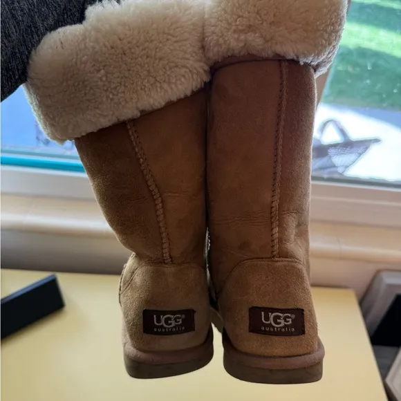UGG AUSTRALIA | Classic Tall Sheepskin Boots - Chestnut