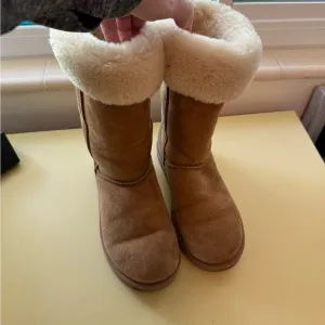 UGG AUSTRALIA | Classic Tall Sheepskin Boots - Chestnut