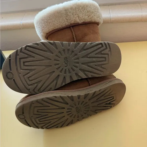 UGG AUSTRALIA | Classic Tall Sheepskin Boots - Chestnut