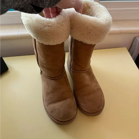 UGG AUSTRALIA | Classic Tall Sheepskin Boots - Chestnut
