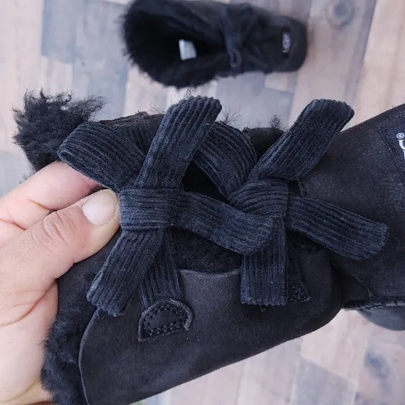 UGG Bailey Corduroy  Bow Black boots sz 7