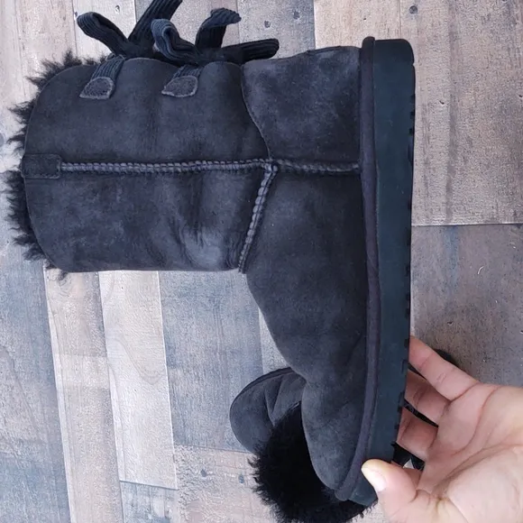UGG Bailey Corduroy  Bow Black boots sz 7