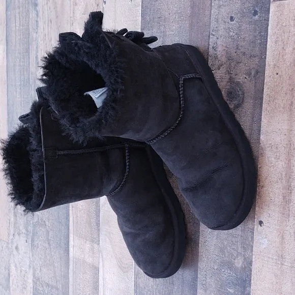 UGG Bailey Corduroy  Bow Black boots sz 7
