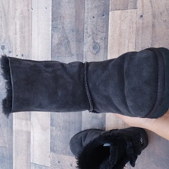 UGG Bailey Corduroy  Bow Black boots sz 7