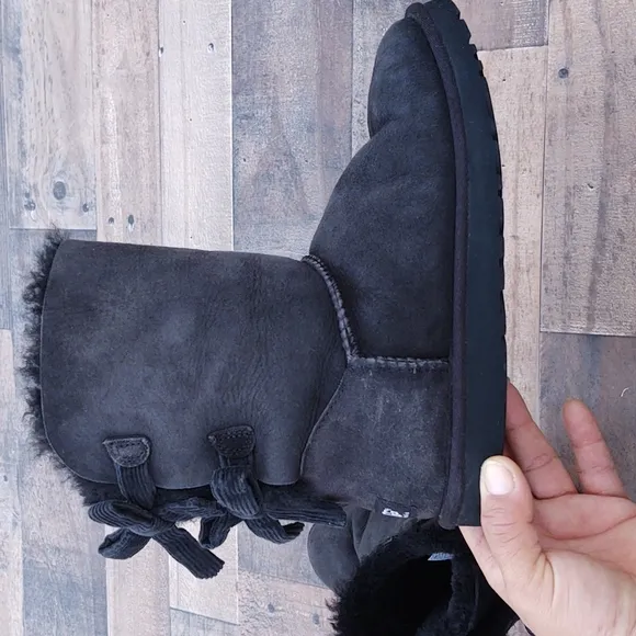 UGG Bailey Corduroy  Bow Black boots sz 7