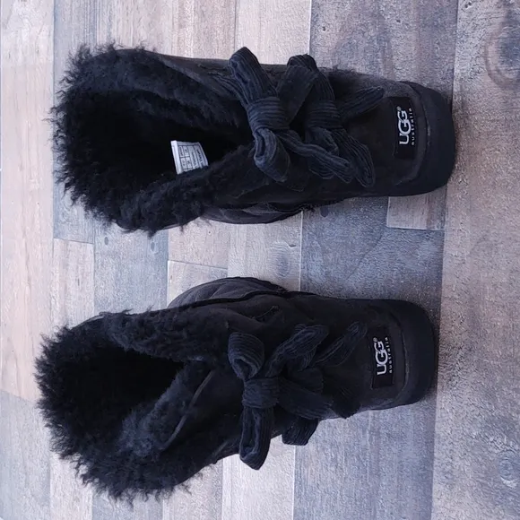 UGG Bailey Corduroy  Bow Black boots sz 7