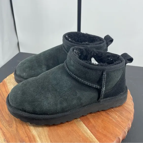 Ugg Black Classic Ultra Mini Boots Women’s Size 7 1116109 suede shearling