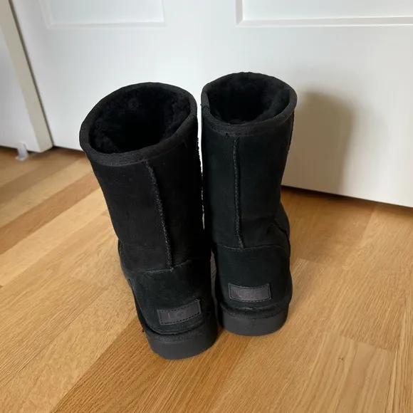 Ugg Boots Classic Short Black - Size 7 *Worn Once*