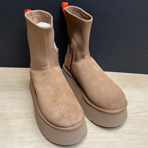 Ugg chestnut classic dipper platform boots, SIZE 9 US