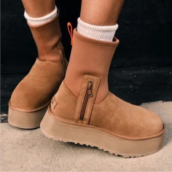 Ugg chestnut classic dipper platform boots, SIZE 9 US