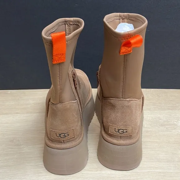 Ugg chestnut classic dipper platform boots, SIZE 9 US