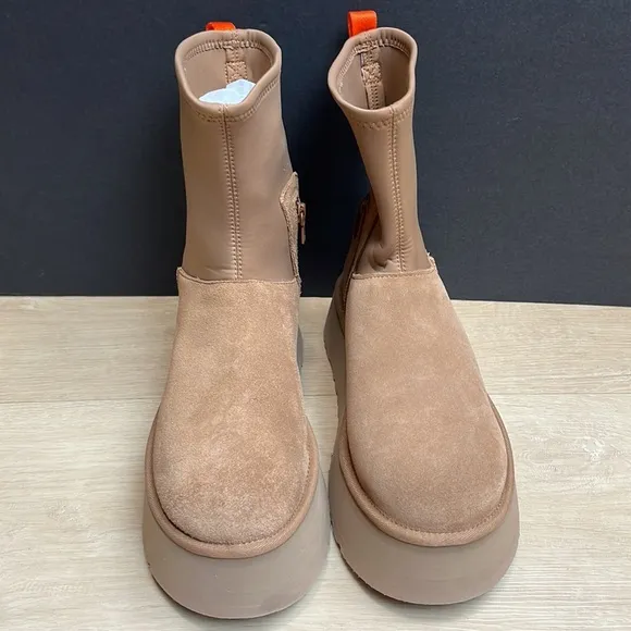 Ugg chestnut classic dipper platform boots, SIZE 9 US
