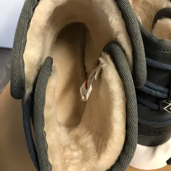 UGG CLASSIC BOOM ANKLE BOOTS