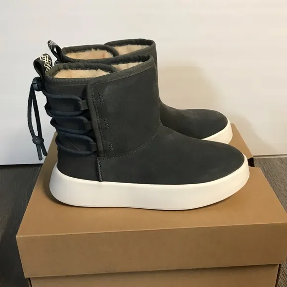 UGG CLASSIC BOOM ANKLE BOOTS