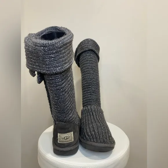 UGG Classic Cardy Knit Boots Women’s Size 7 Gray Tall Sweater Style
