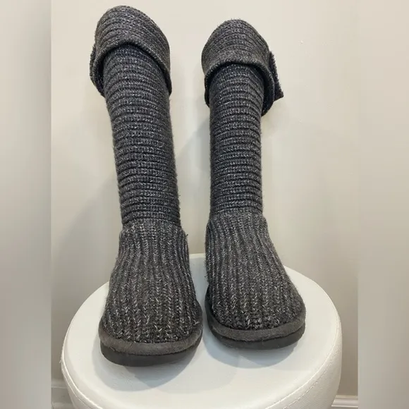 UGG Classic Cardy Knit Boots Women’s Size 7 Gray Tall Sweater Style