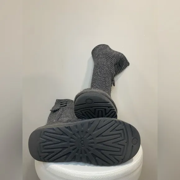 UGG Classic Cardy Knit Boots Women’s Size 7 Gray Tall Sweater Style