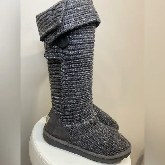 UGG Classic Cardy Knit Boots Women’s Size 7 Gray Tall Sweater Style