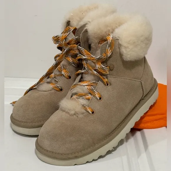 UGG CLASSIC MINI ALPINE LACE WOMEN BOOTS SIZE 7 NEWS