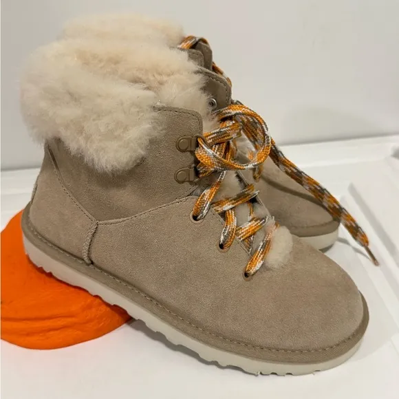 UGG CLASSIC MINI ALPINE LACE WOMEN BOOTS SIZE 7 NEWS