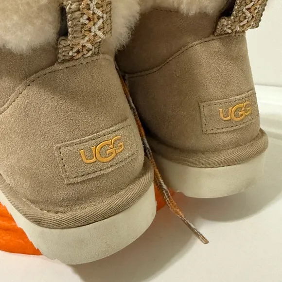 UGG CLASSIC MINI ALPINE LACE WOMEN BOOTS SIZE 7 NEWS