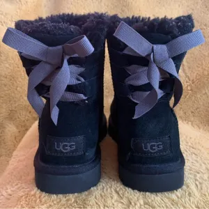 Ugg Classic Mini Bailey Bow II Boots Women’s Size 6