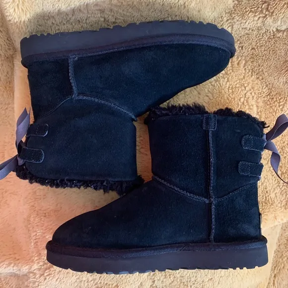 Ugg Classic Mini Bailey Bow II Boots Women’s Size 6