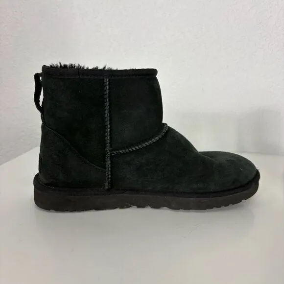 UGG Classic Mini Black Fur Lined Winter Boots Women's Size 9